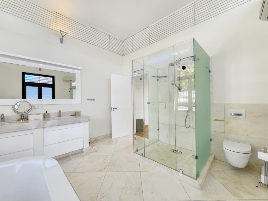To Let 4 Bedroom Property for Rent in Tamboerskloof Western Cape